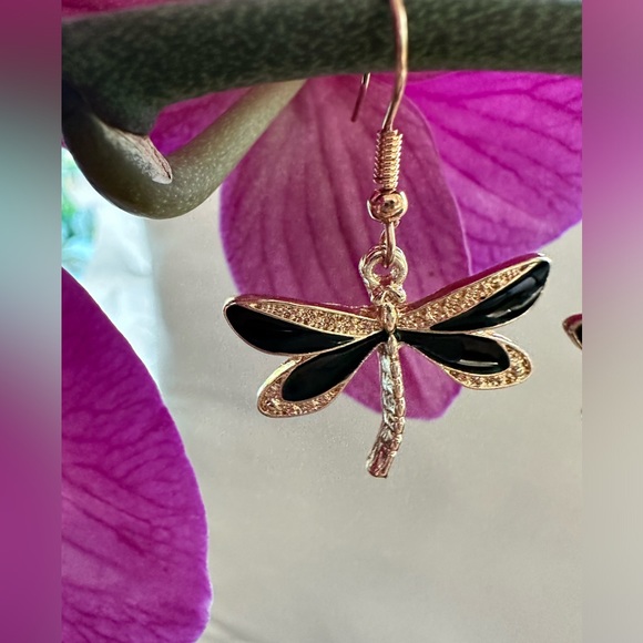 Dragonfly gold plated pendant dangle earrings - New - Picture 3 of 4